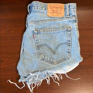 Vintage and distressed Levi’s jean shorts sz:28/30